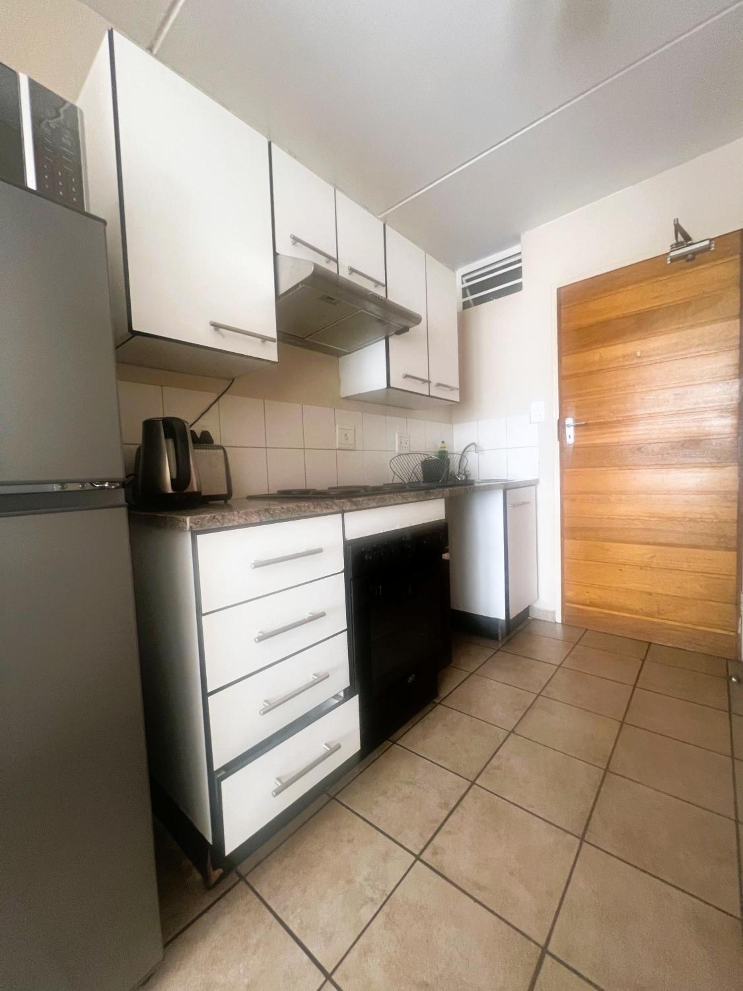 Smart And Cozy Studio With Netflix And Showmax Pretoria-Noord Exterior foto